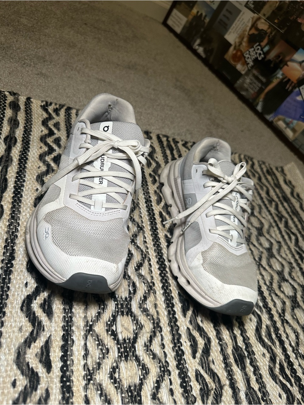 On Running Women's Cloudswift White/Gray Running Shoes